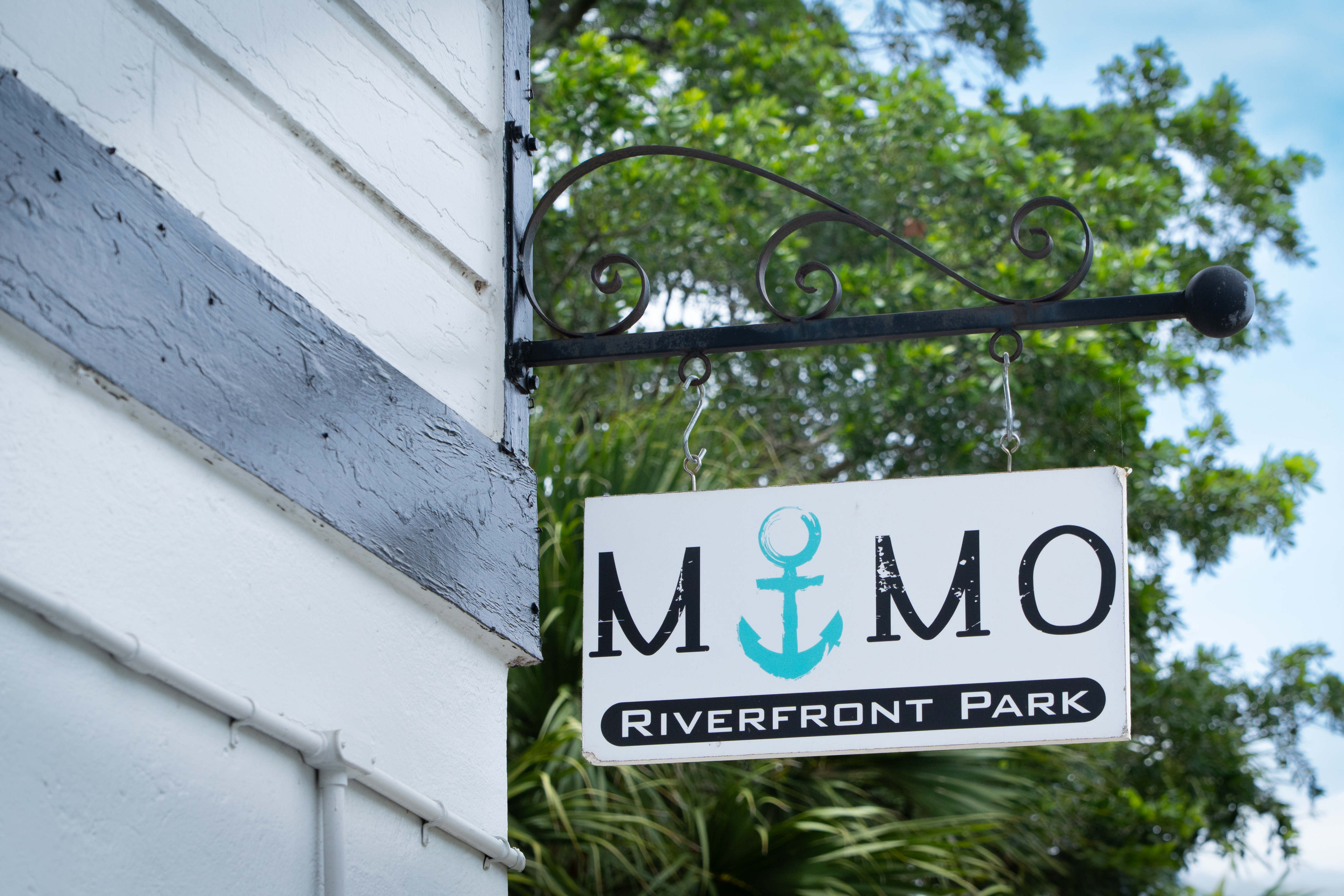 Close Up Look At Momo Riverfront Park Sign